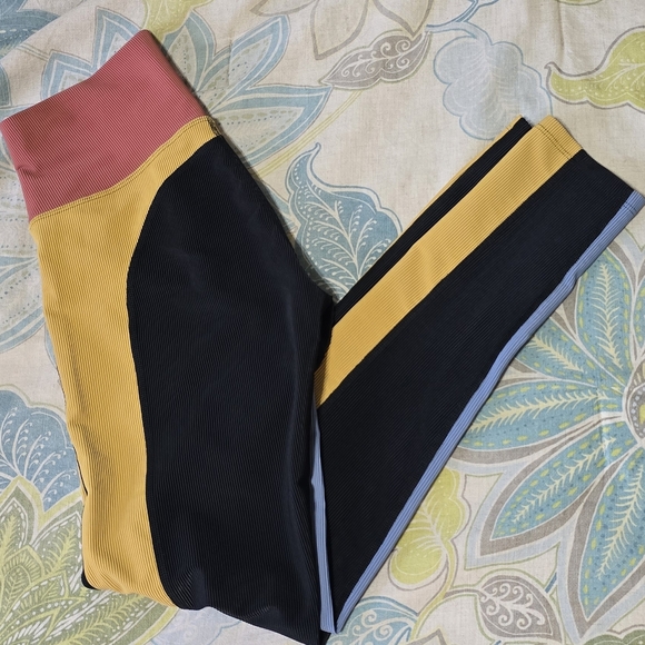 Beach Riot Colorblock Yoga Set - Picture 5 of 7